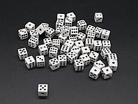Кубики гральні для покера та настільних ігор, білі з чорними крапками, розмір 8 мм, квадратні