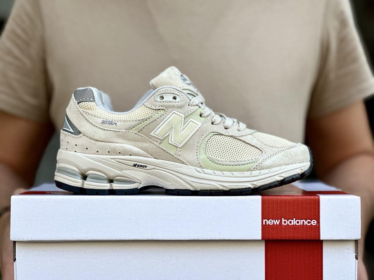 Жіночі кросівки New Balance 2002R Grey (Сірі) Нью Баланс 2002Р замш текстиль сітка демісезон
