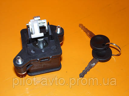 Замок багажника кнопка с ключами на Пассат Б3 универсал VW Passat
