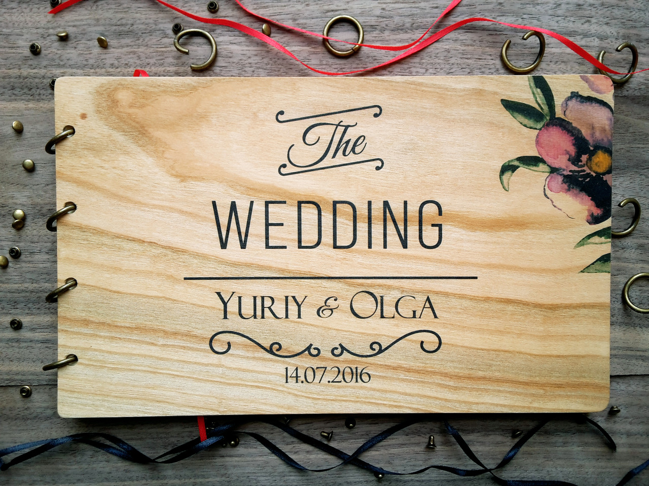 Весільна книга вітань і побажань з дерев'яною обкладинкою "The Wedding"