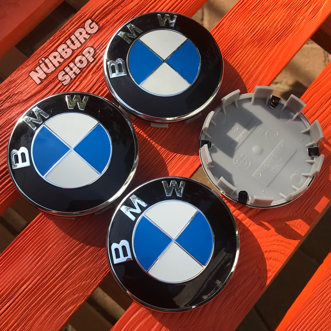 Комплект колпачков заглушек в центр литых дисков BMW 68 мм E F бело-голубая эмблема - фото 1 - id-p1899515157