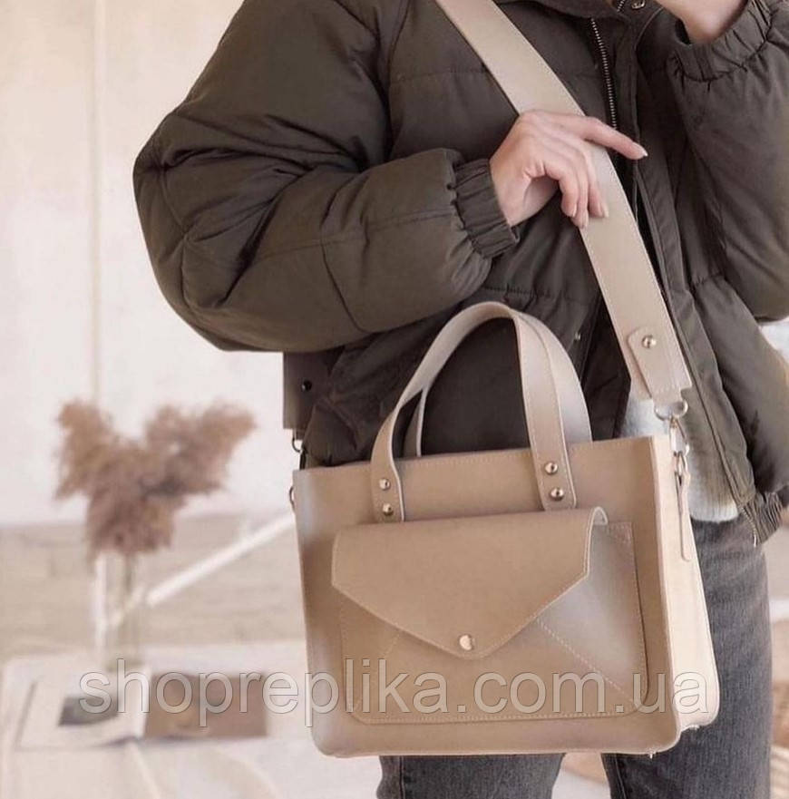 Модна сумка середнього розміру з екошкіри жіноча сумка з широким ременем бежева