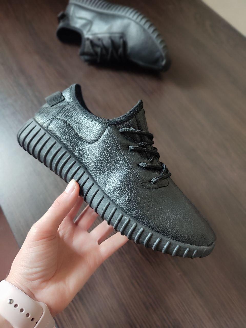 ЗНИЖКА! Літні кросівки Yeezy Boost чорні чоловічі екокожа із буст