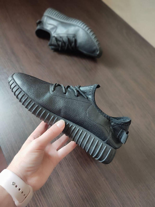ЗНИЖКА! Літні кросівки Yeezy Boost чорні чоловічі екокожа із буст, фото 1