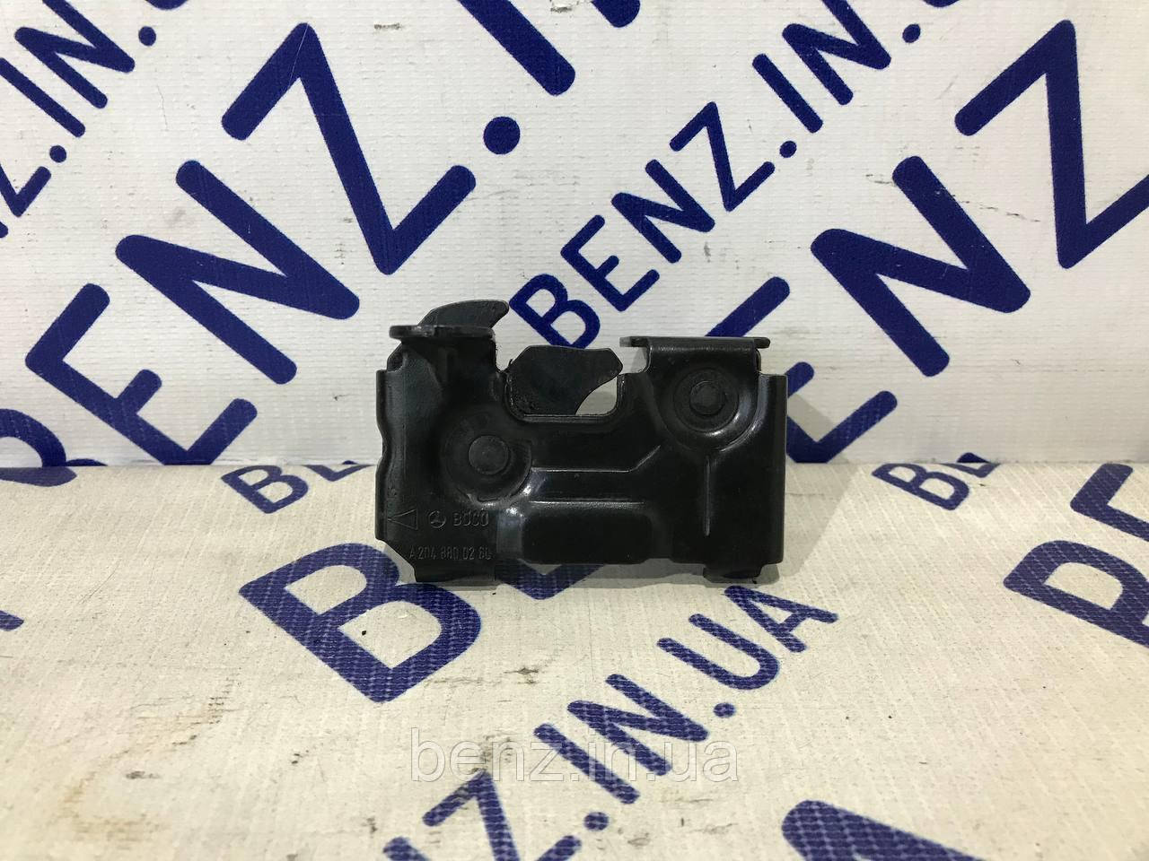 Замок капота Mercedes W204, C207, W212 A2048800160