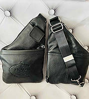 Черная кожаная сумка-месенджер Prada