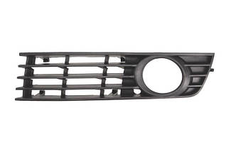 Решітка бампера передній  (з отвором для галогенних фар) AUDI A4 B6 11.00-12.04