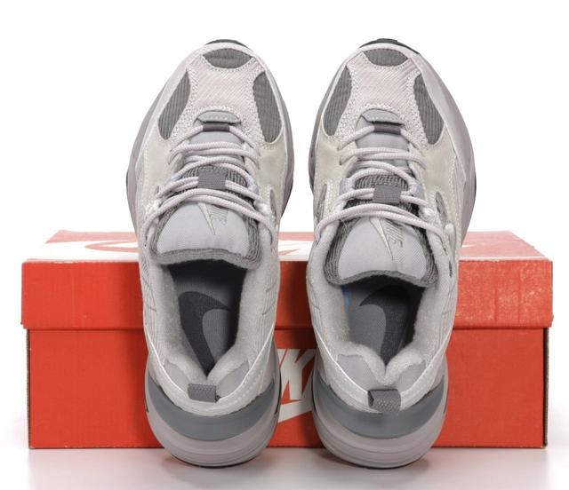 Женские серые кроссовки Nike M2K Tekno картинка