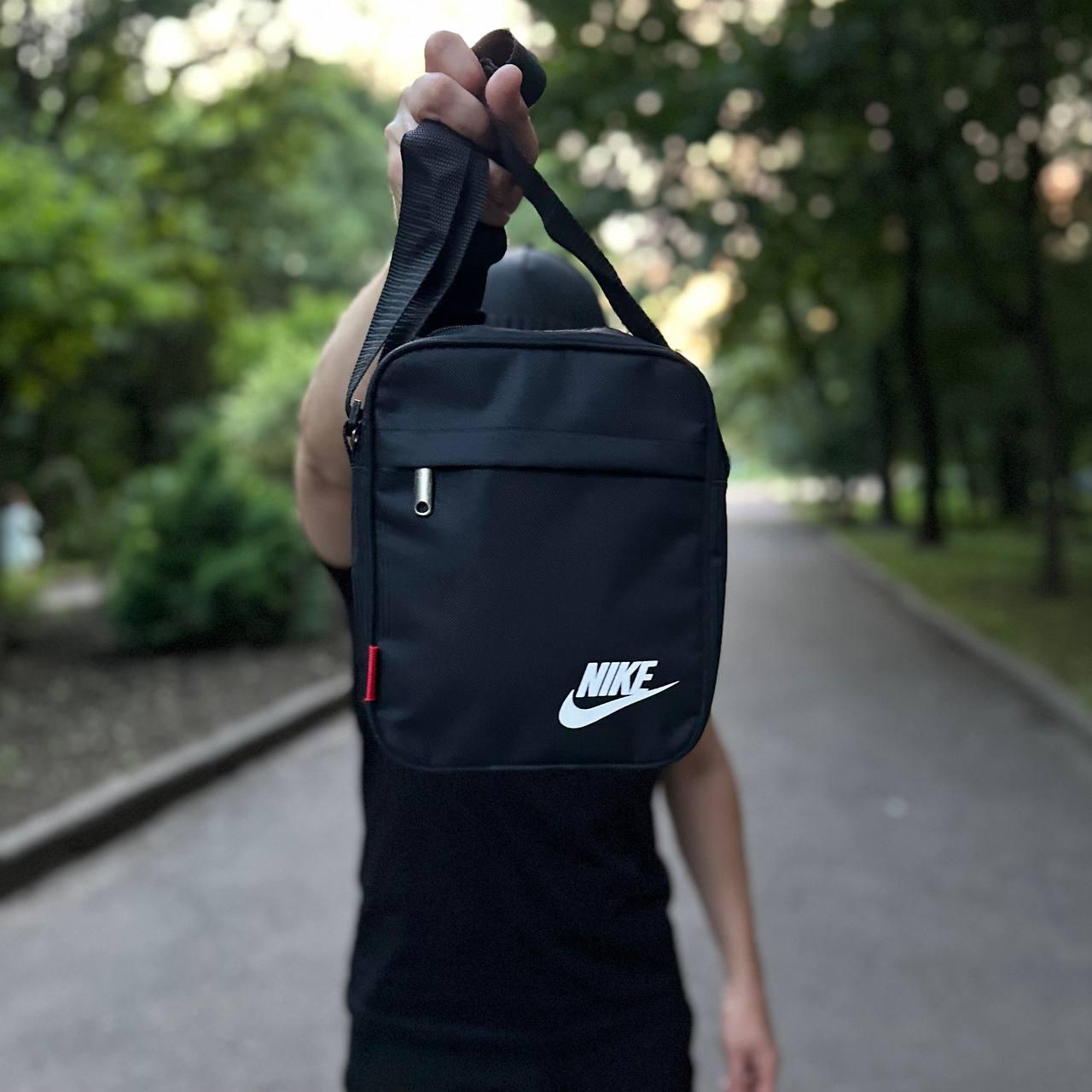 Чоловіча чорна борсетка Nike, найк. Сумка через плече зі щільної тканини.