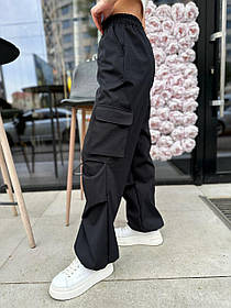 Чорні жіночі штани-карго зі щільної плащової тканини