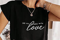 Женская базовая черная стильная футболка с надписью "Do all things with love"