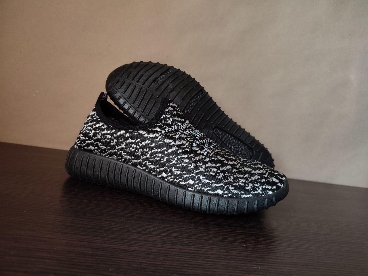ЗНИЖКА! Літні кросівки Yeezy Boost BLACK / WHITE чоловічі із буст