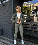 Жіночий велюровий спортивний костюм на змійці з капюшоном кольору хакі, фото 3