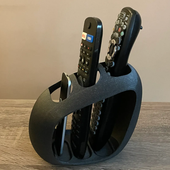 Підставка для пультів пластикова чорна з відсіками настільна