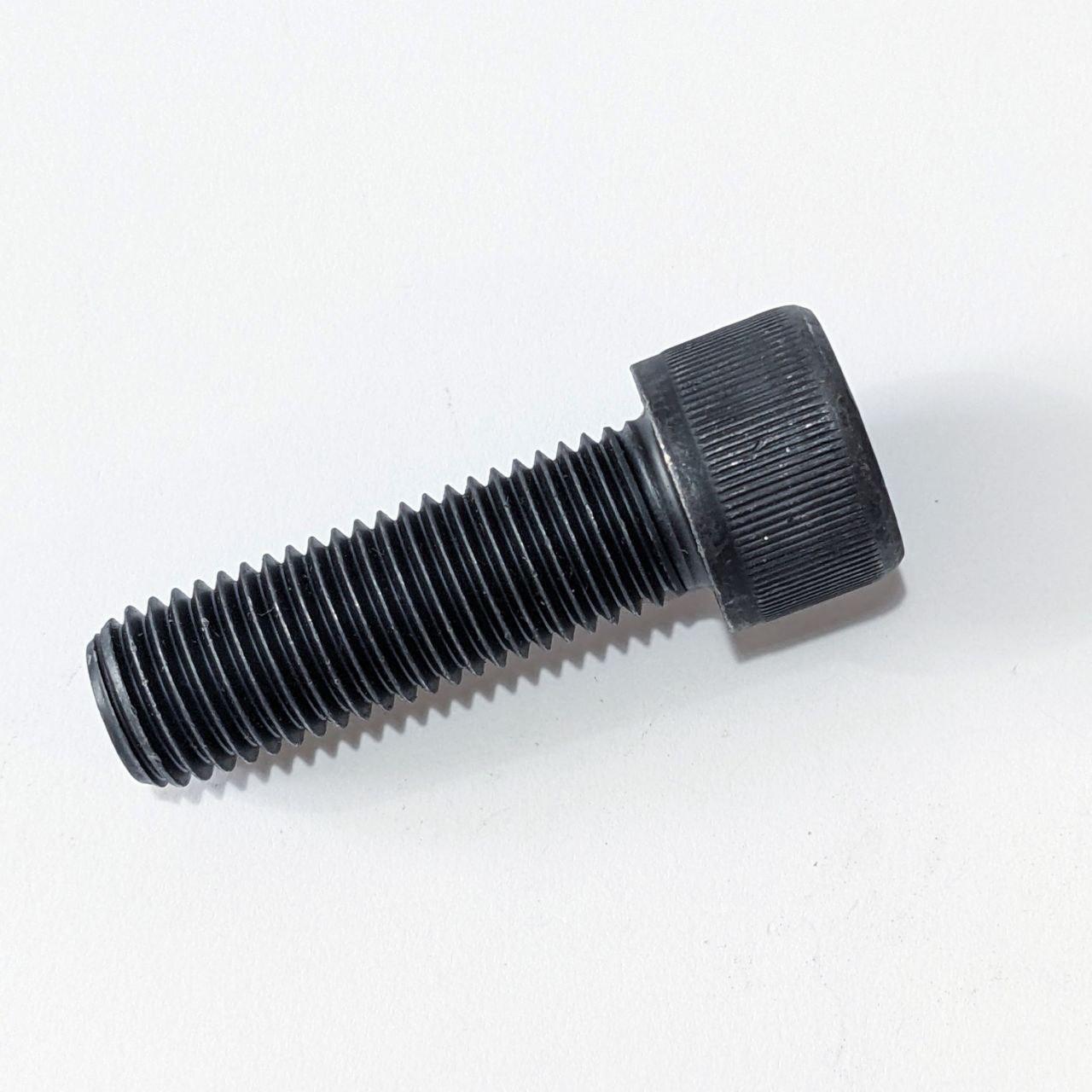 Болт М16х140 DIN 912