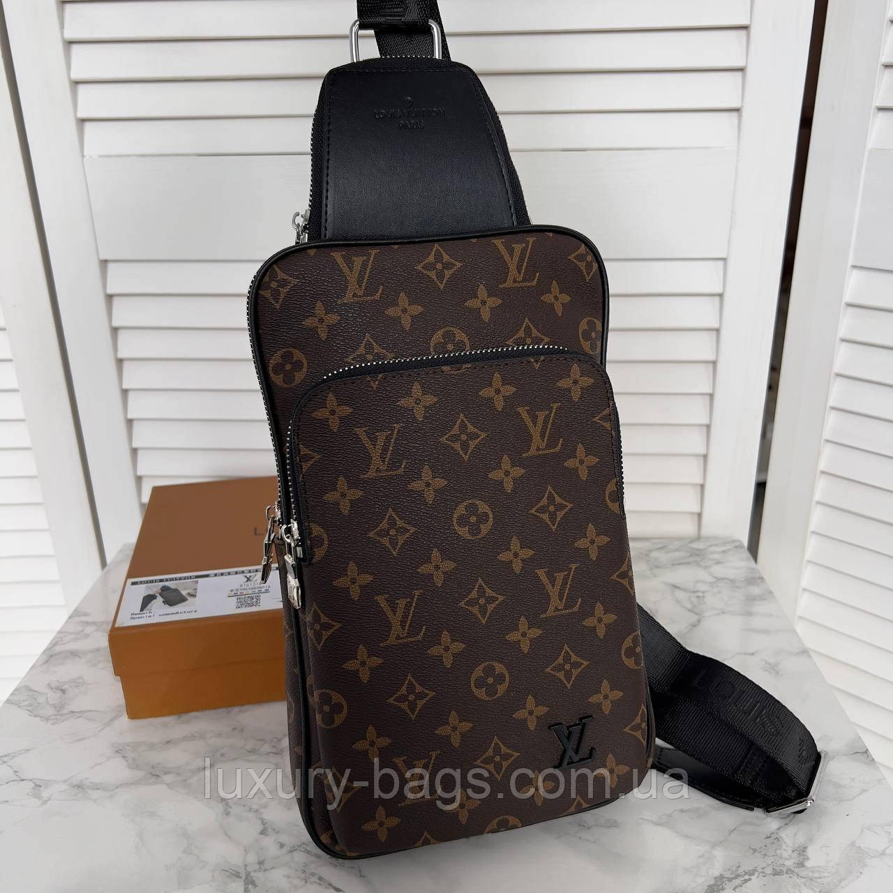 Крута сумка-слінг Louis Vuitton для хлопців