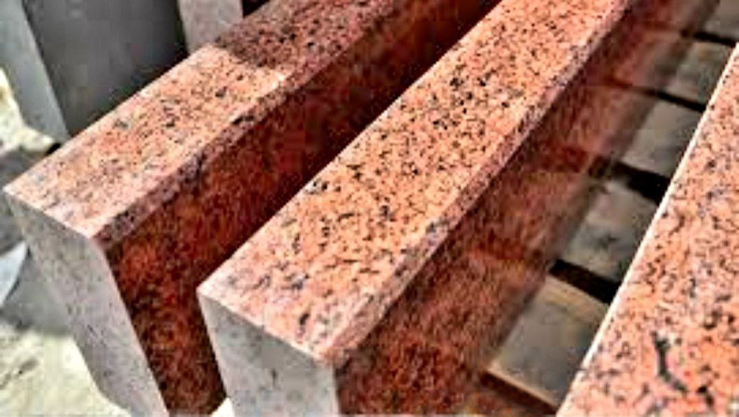 Бордюр з граніту червоних відтінків ДП-5