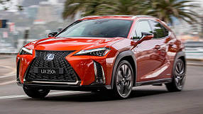 Lexus UX '18-.