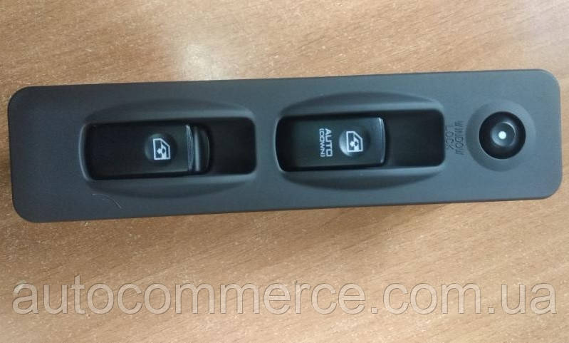 Кнопка керування склопідіймачем ліва Hyundai HD120,/170/210 Хюндай HD