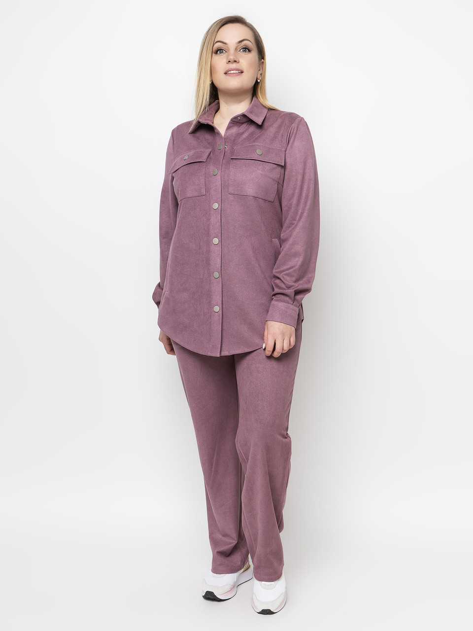 Костюм із замшевої тканини з сорочкою на кнопках і брюками батал