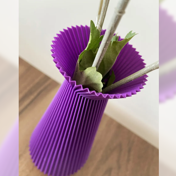 Пластмасова ваза для квітів і сухоцвітів фігурна