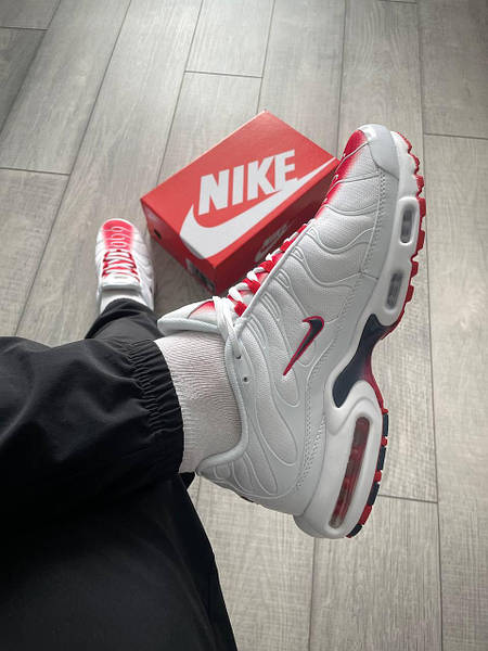 White tns with red tick hotsell