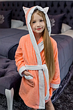 Махровий халат для дівчинки персиковий з капюшоном з вушками, фото 2