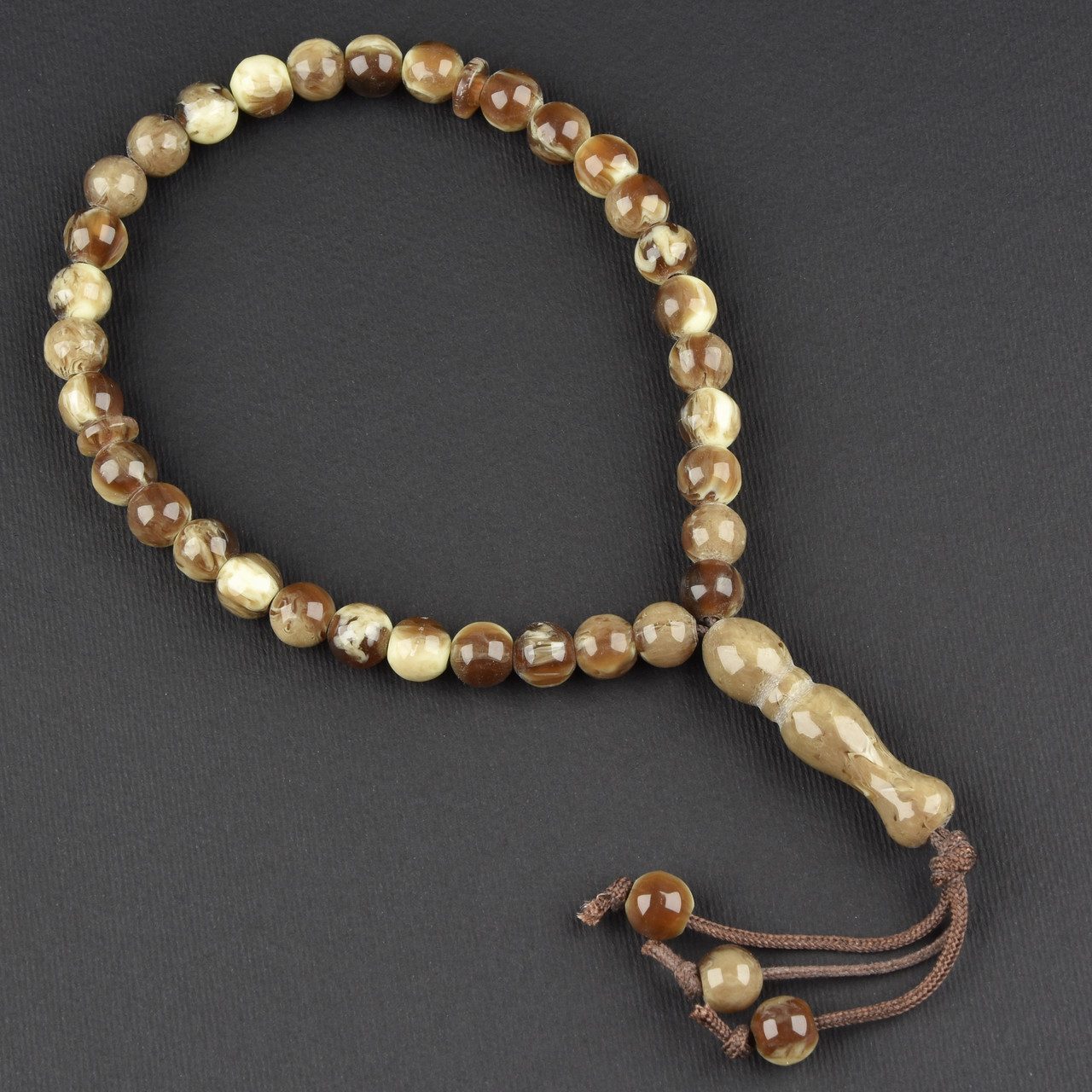 Чітки пластикові з бежево-коричневими намистинами та висувною кількістю намистин 33 штуки довжина 70 см - фото 1 - id-p1904422814