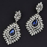 Сережки гвоздики масивні металеві сріблясті із синіми та білими кристалами довжина 6,5 см ширина 35 мм