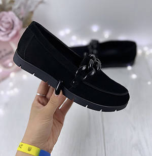 Замшеві чорні туфлі лофери жіночі з ланцюгом без підборів