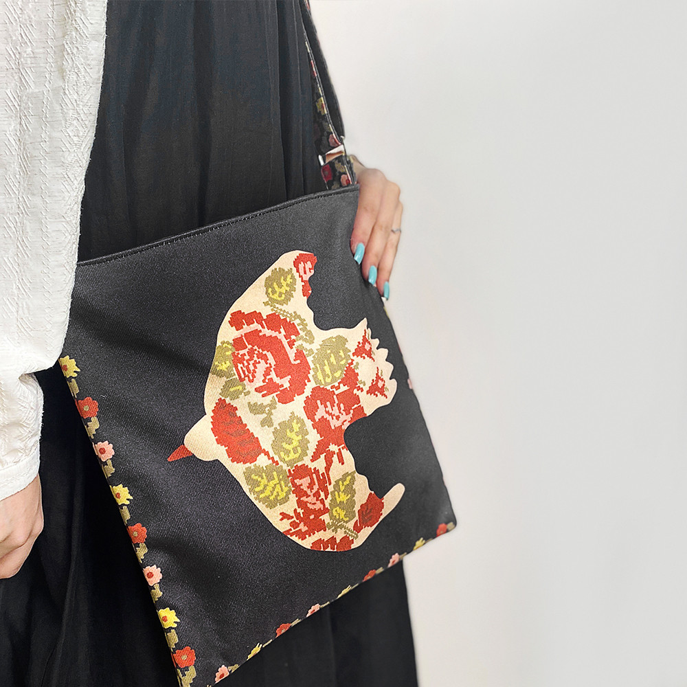 Сумка жіноча Taystra Квіткова птаха на чорному фоні 30x29 см (TAI_23J066), фото 1