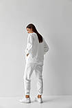 Спортивний жіночий костюм бомбер і джогери демісезонний білого кольору S, фото 5