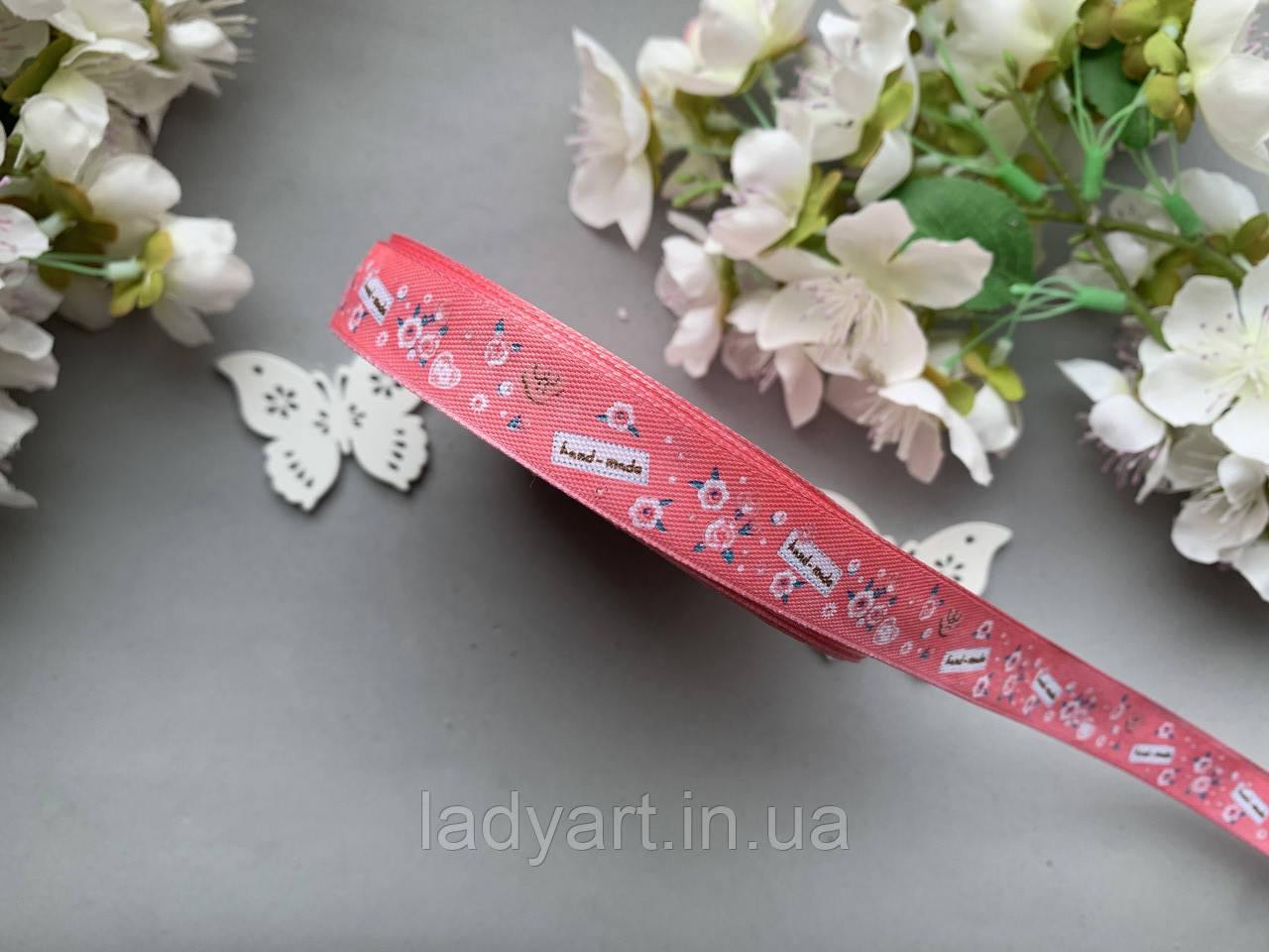 Атласна стрічка з малюнком "Hand made на кораловому" 1,5 см, 50 ярд (близько 42-45 м) рулоном