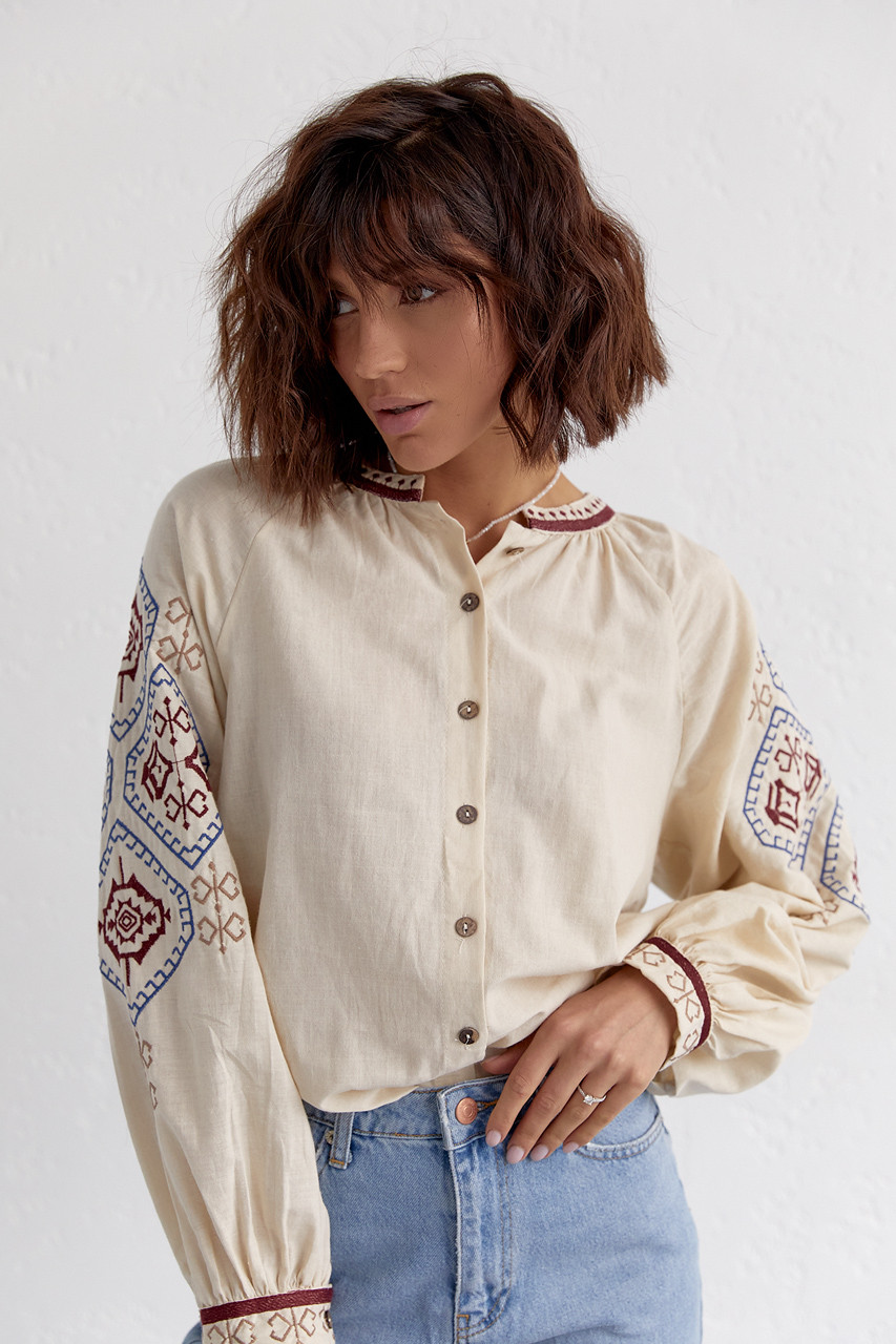 Вишиванка з геометричним орнаментом на рукавах L