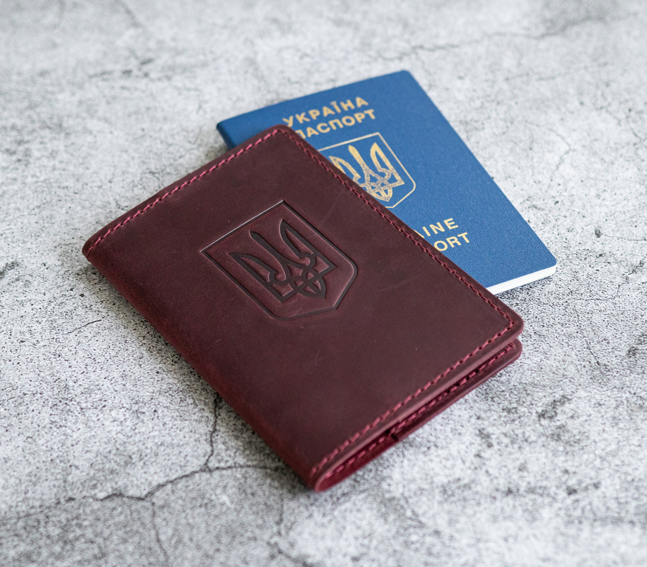 Обкладинка на паспорт України та закордоний паспорт зі шкіри марсала