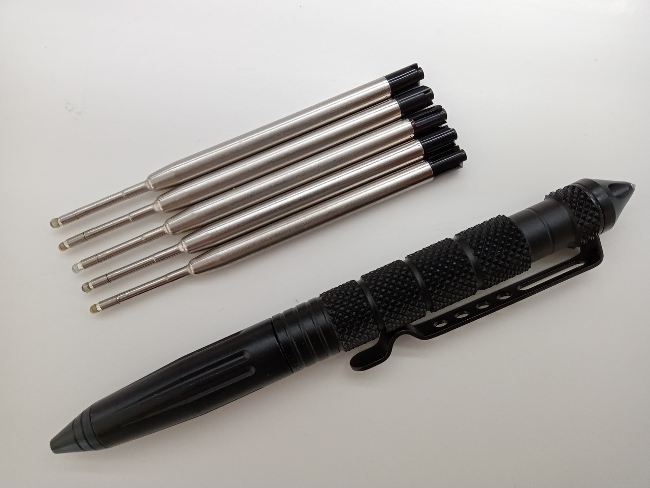 Ручка тактична кулькова з авіаційного алюмінію зі склобоєм + 5 запасних стрижнів чорна, фото 1