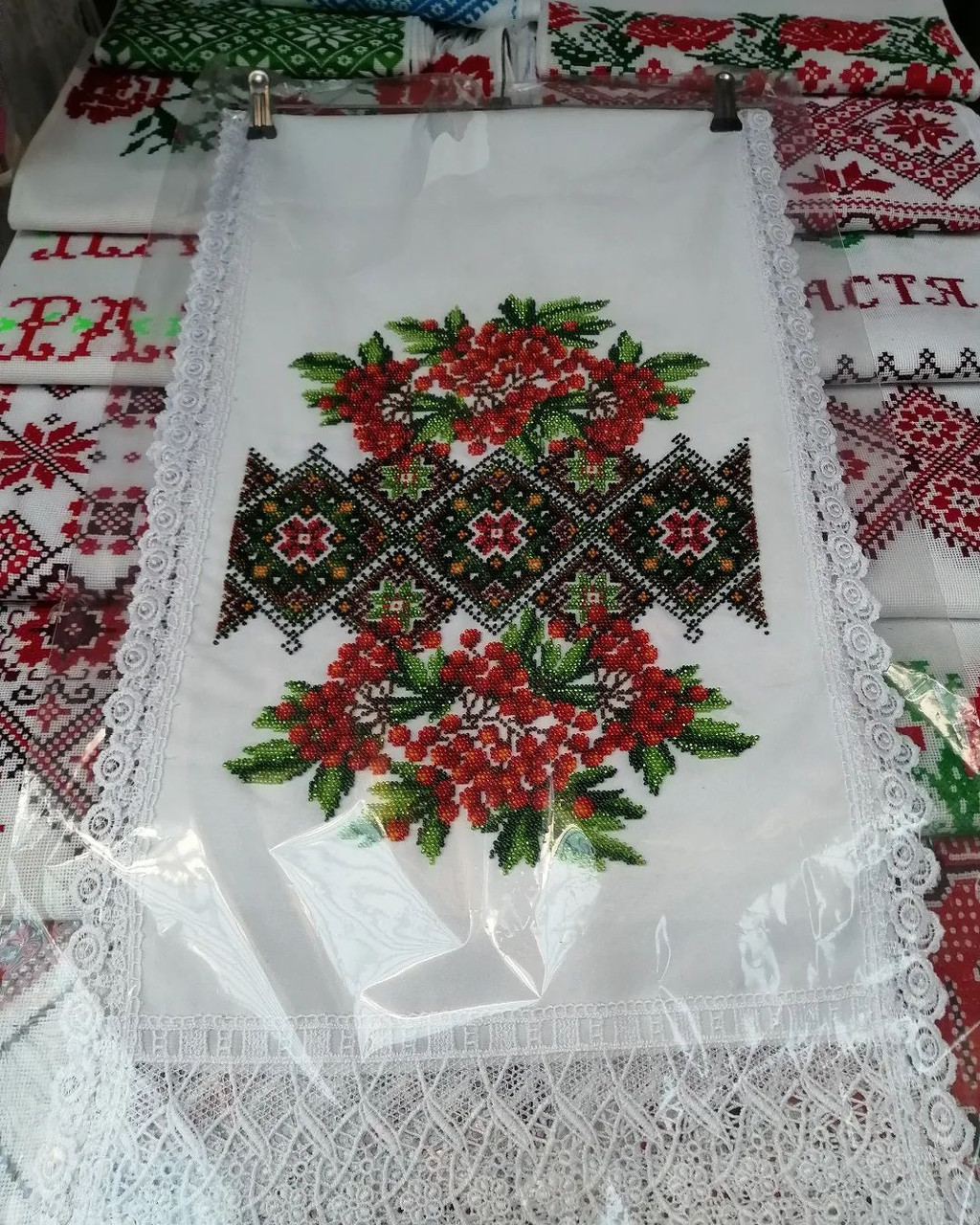 Весільний рушник з бісеру ручної роботи "Серцева спіраль"