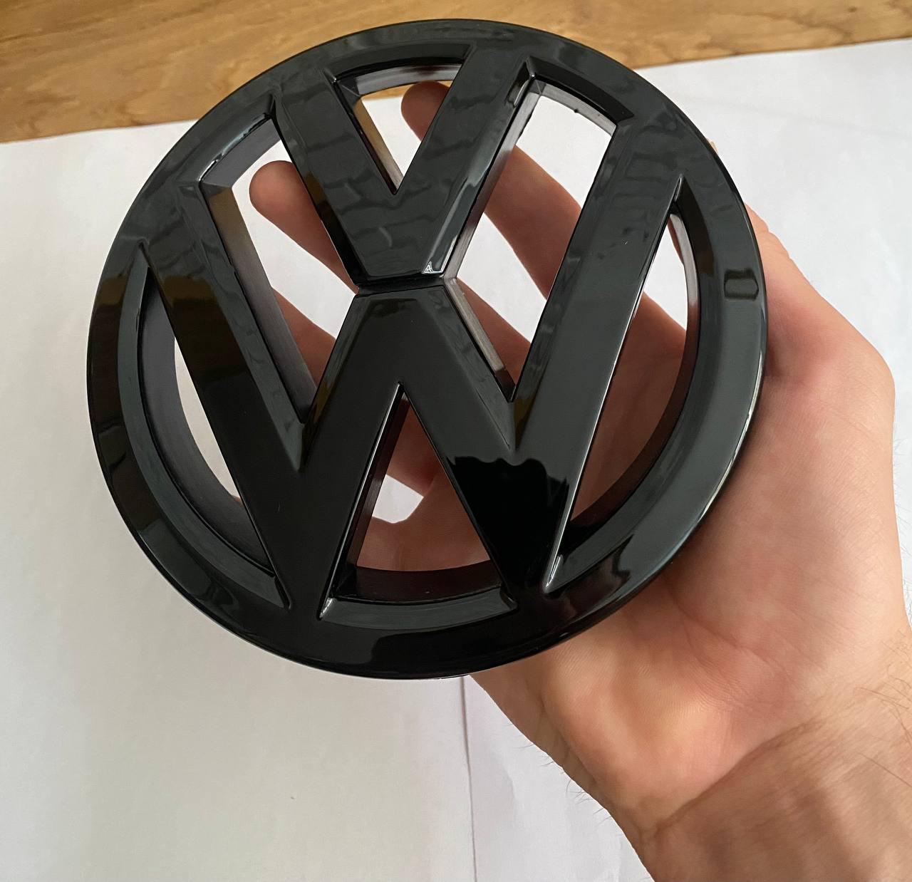 Емблема передня VW Volkswagen 150 мм TIGUAN, PASSAT B7 (NMS) USA - Чорний глянець (561853600)