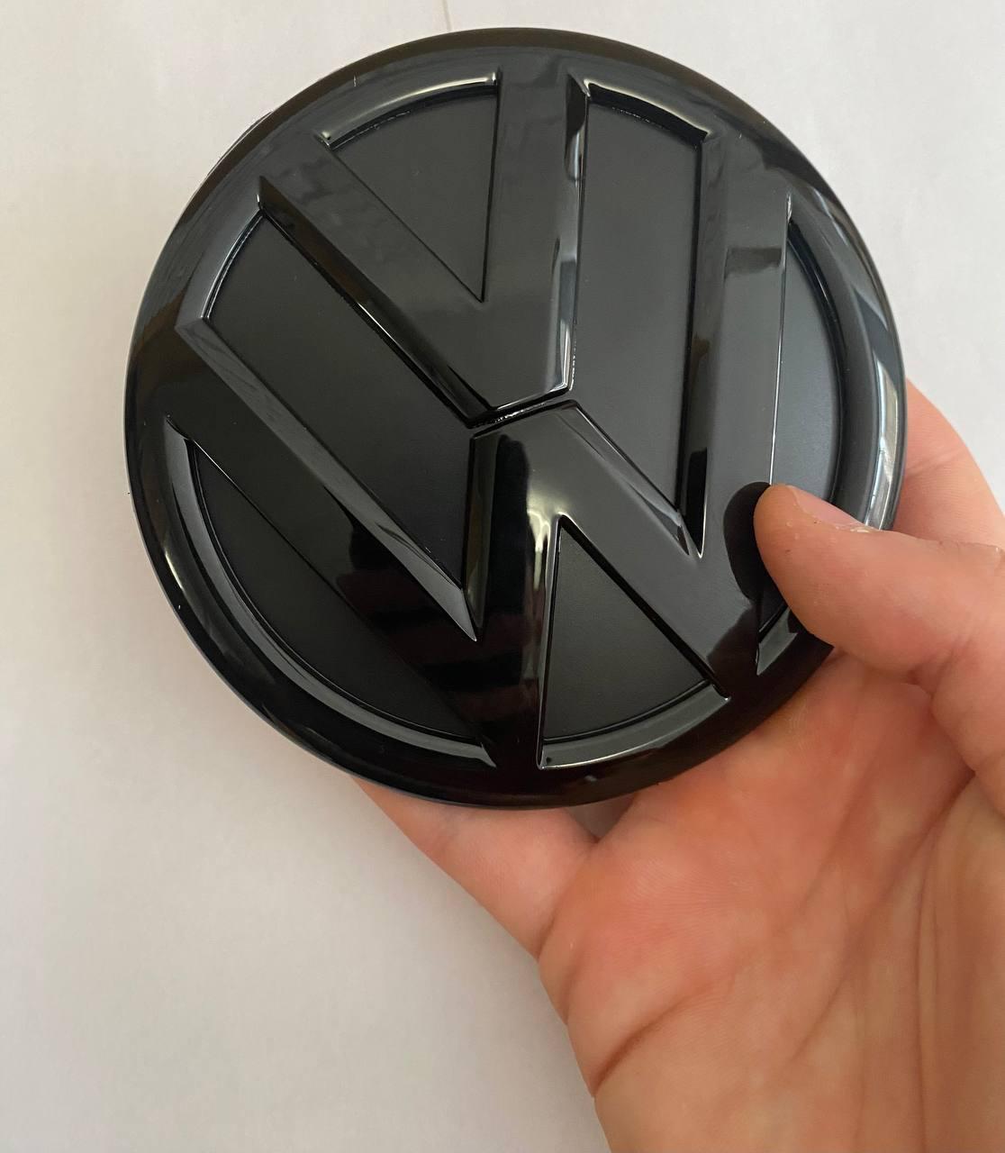 Емблема задня VW (Фольцваген) 110мм TIGUAN 1, PASSAT B6, CADDY 3, T5 - Чорний глянець (5N0853630)