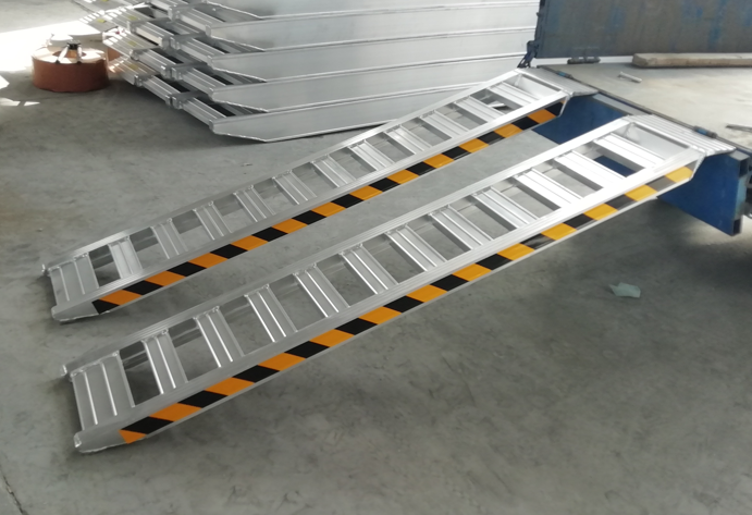 Алюмінієві пандуси до екскаватора 3,5 м 4000 кг