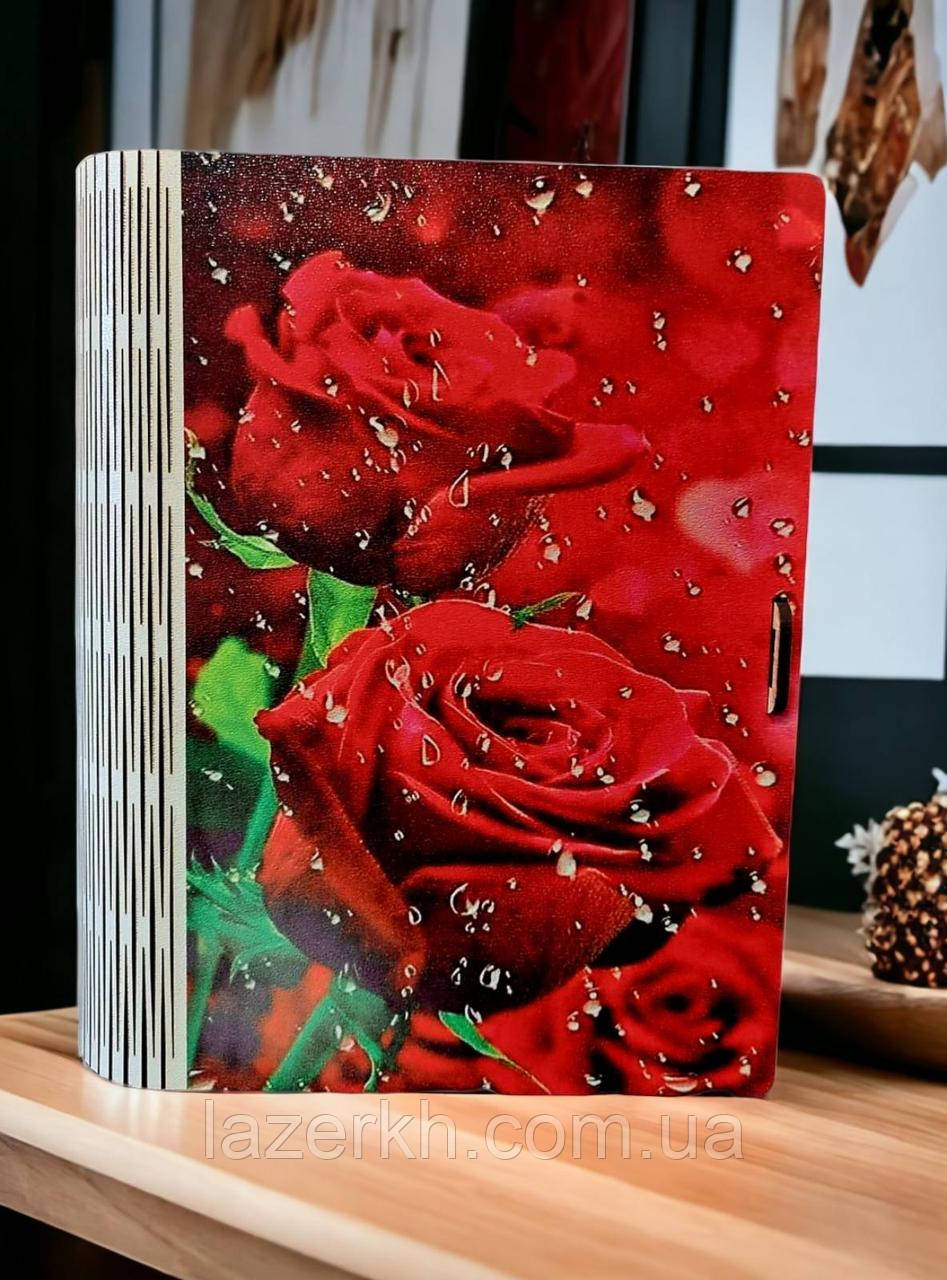 Подарункова коробка з малюнком у вигляді книги білого кольору