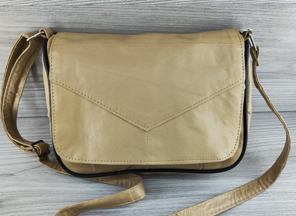 Жіноча сумка з натуральної шкіри капучино стильна сумочка через плече на кожен день для дівчини шкіряна сумка
