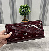 Женский лаковый кожаный бордовый кошелек с дополнительным отделом для карточек Vermari