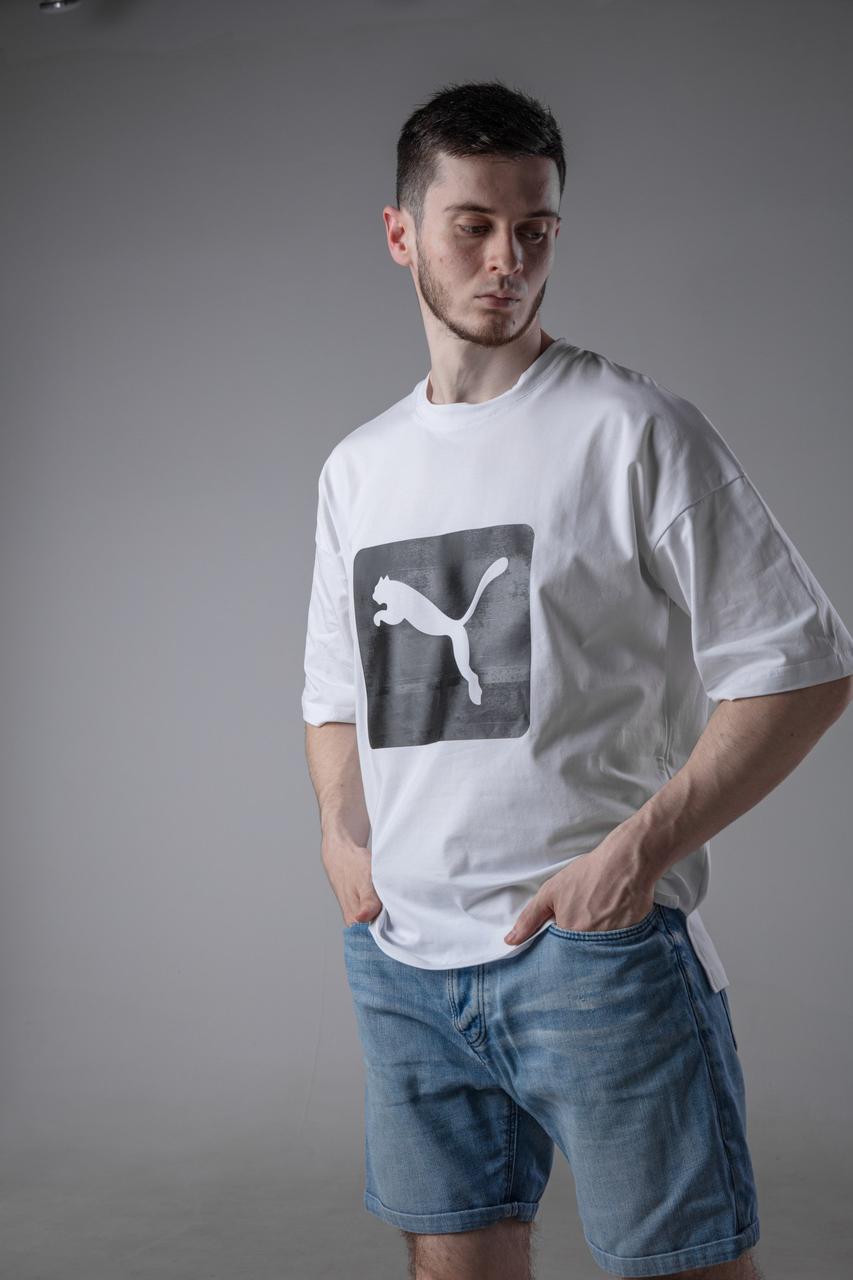 Модна біла футболка чоловіча Puma оверсайз. Футболки оверсайз довга Пума. Білі футболки оверсайз