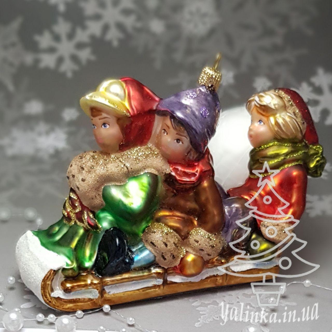 Скляна ялинкова іграшка діти на санчатах Komozja Family