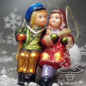 Скляна ялинкова іграшка діти на гойдалці Komozja Family