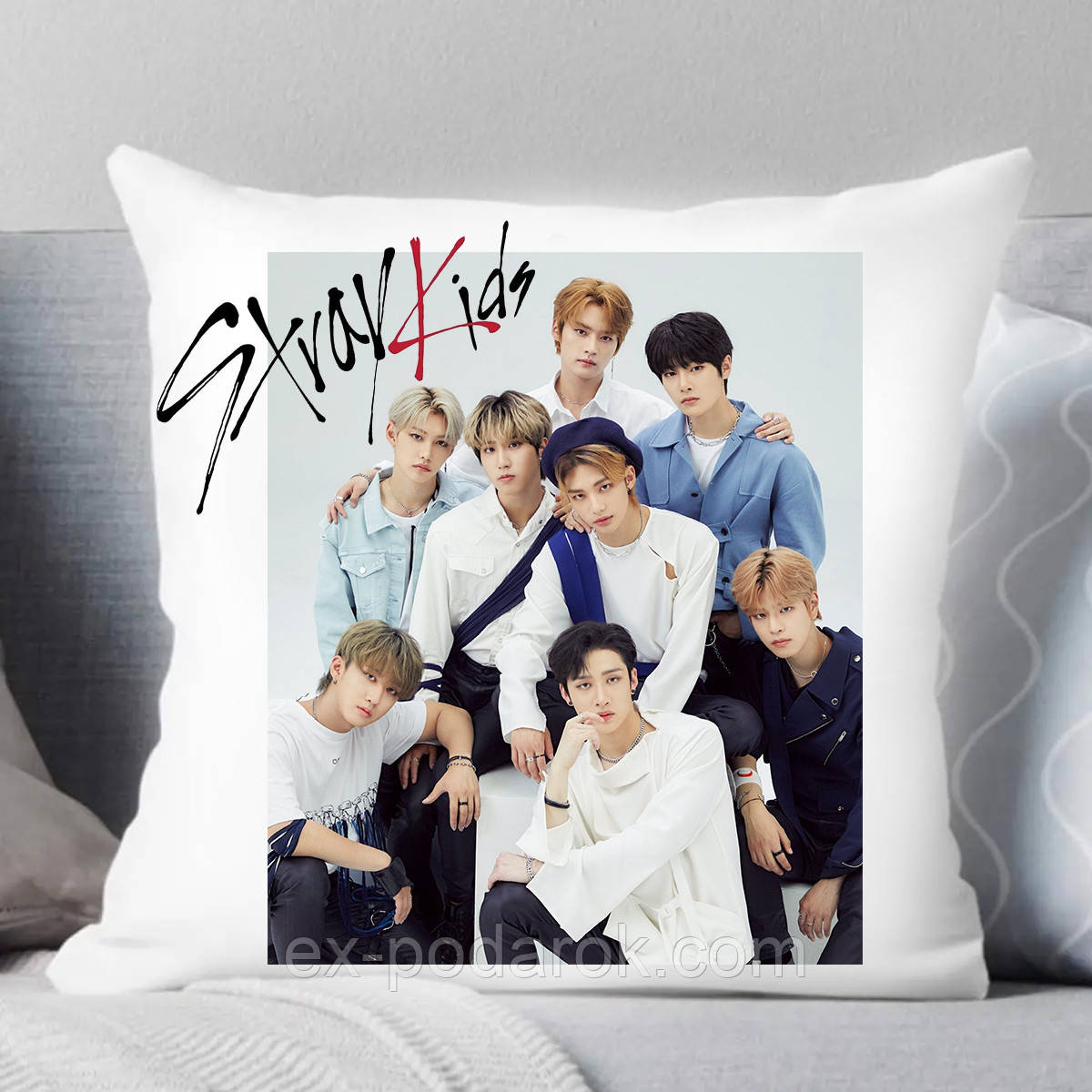 Подушка з принтом "Stray Kids"