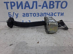 Обмежувач дверей задній правий Toyota Avensis 2009-2018 6863005050 (Арт.24882)