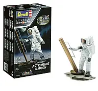 Набор для моделирования Revell Астронавт на Луне 1:8 (RVL-03702)