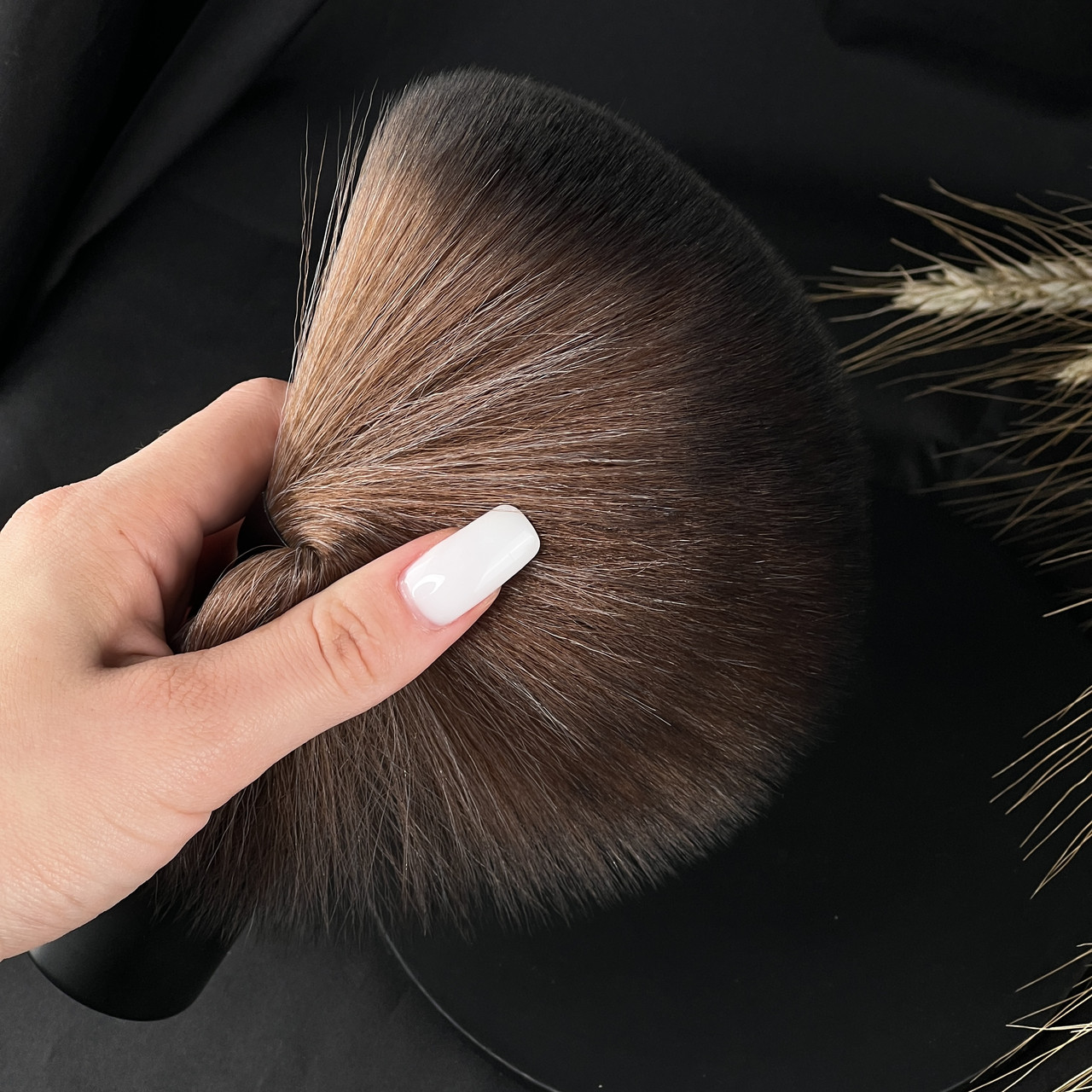 Щетка для сметания волос Hots Professional Round Black, круглая с нежным ворсом (HP90002) - фото 5 - id-p1907785685
